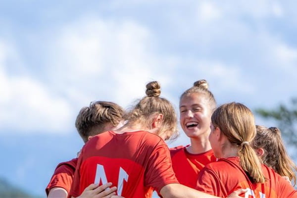 fotballjenter uten logo